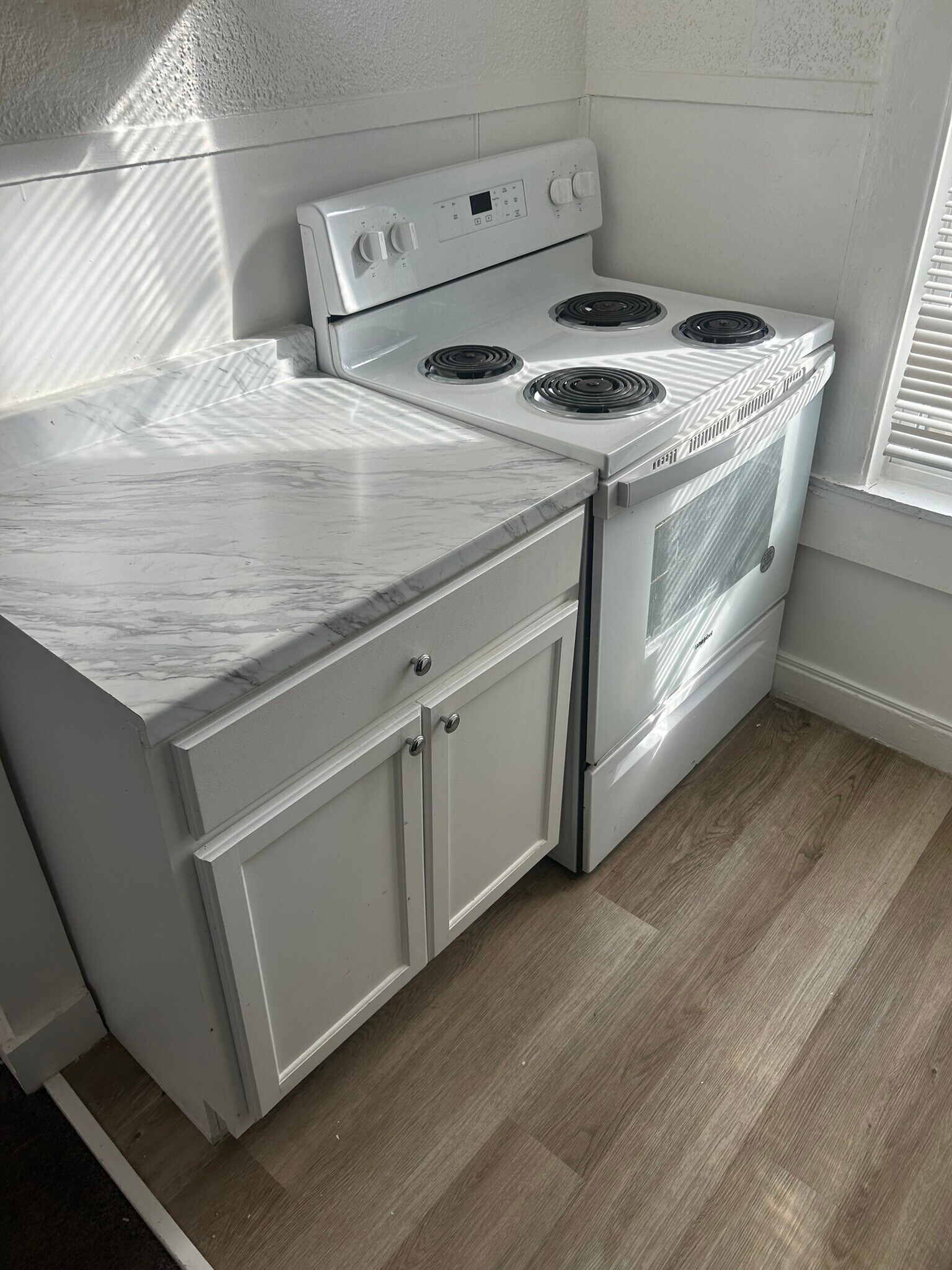 Unit #2 - 1011 S Willett St