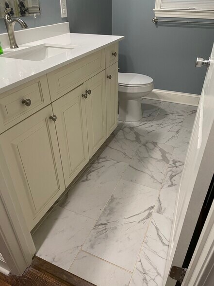 Spare bathroom with tub - 6 Walnut St