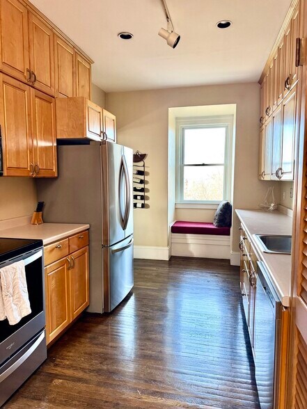 Building Photo - 4 Monument Sq