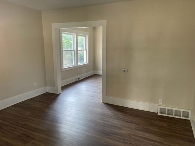 Building Photo - 3074 Toledo Ave