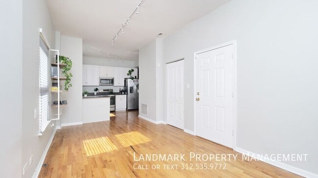 Building Photo - 4537 S King Dr