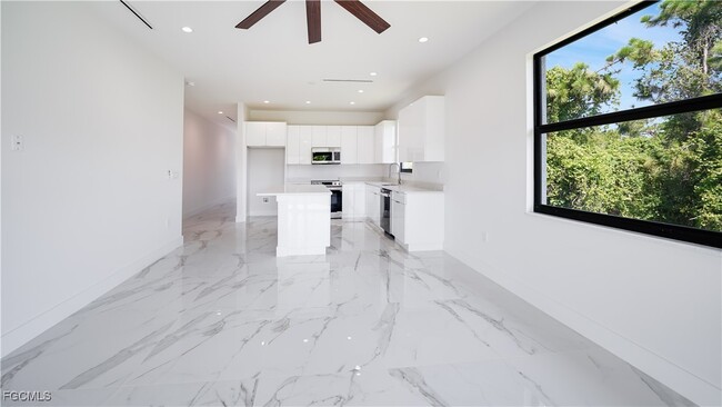 Building Photo - 123 Ichabod Ave