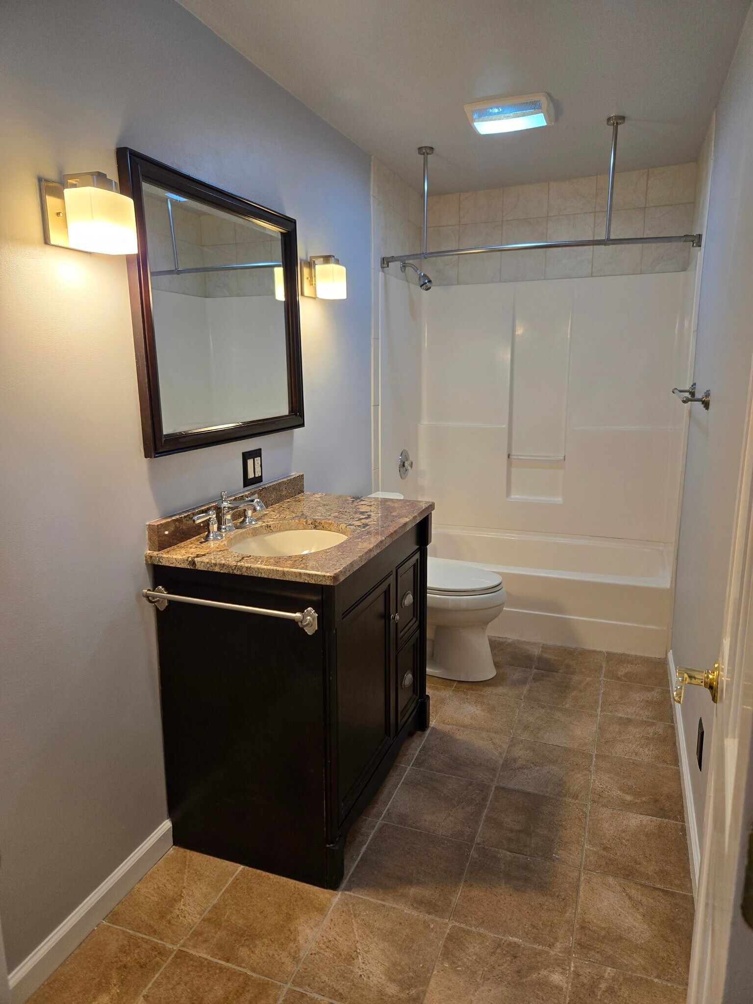 Building Photo - 7 Bedford Dr