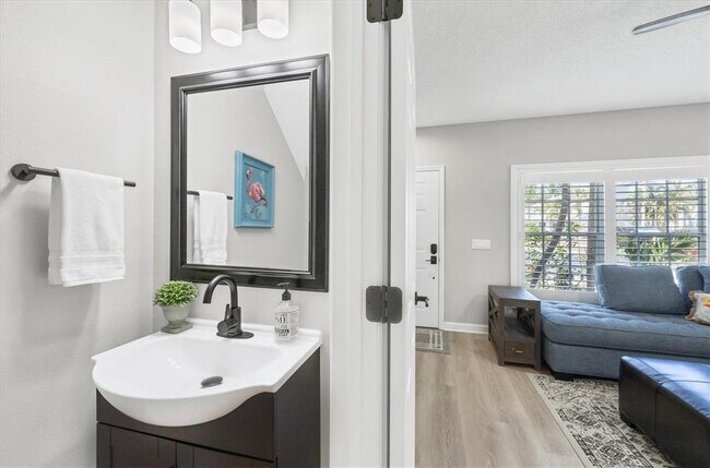 Building Photo - 4688 Sabal Key Dr