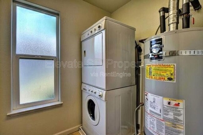 Building Photo - 2836 Grove Way