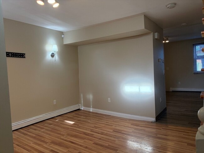 Building Photo - 36 Cork St