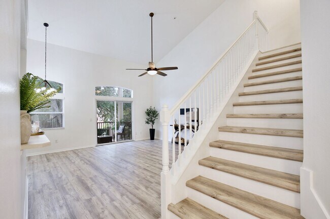 Building Photo - 696 Seabrook Ct