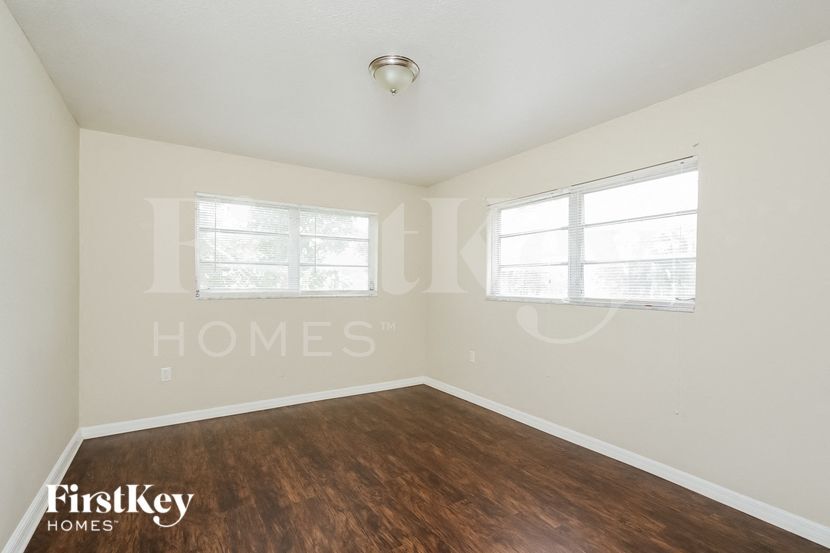 Building Photo - 22363 Catherine Ave