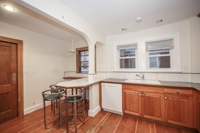 Building Photo - 35 Greycliff Rd