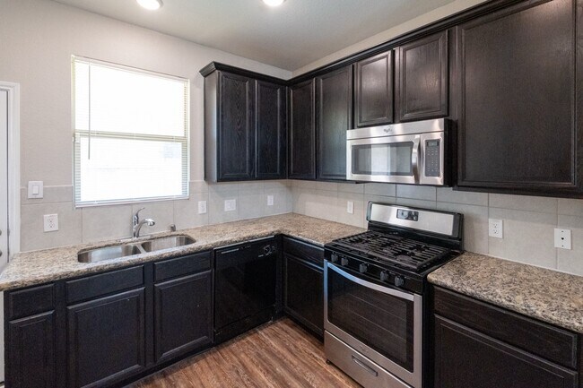 Building Photo - 17039 Amarose Dr