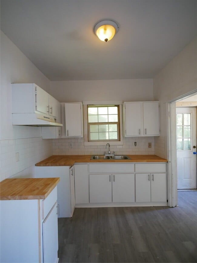 Building Photo - 6124 Goforth St