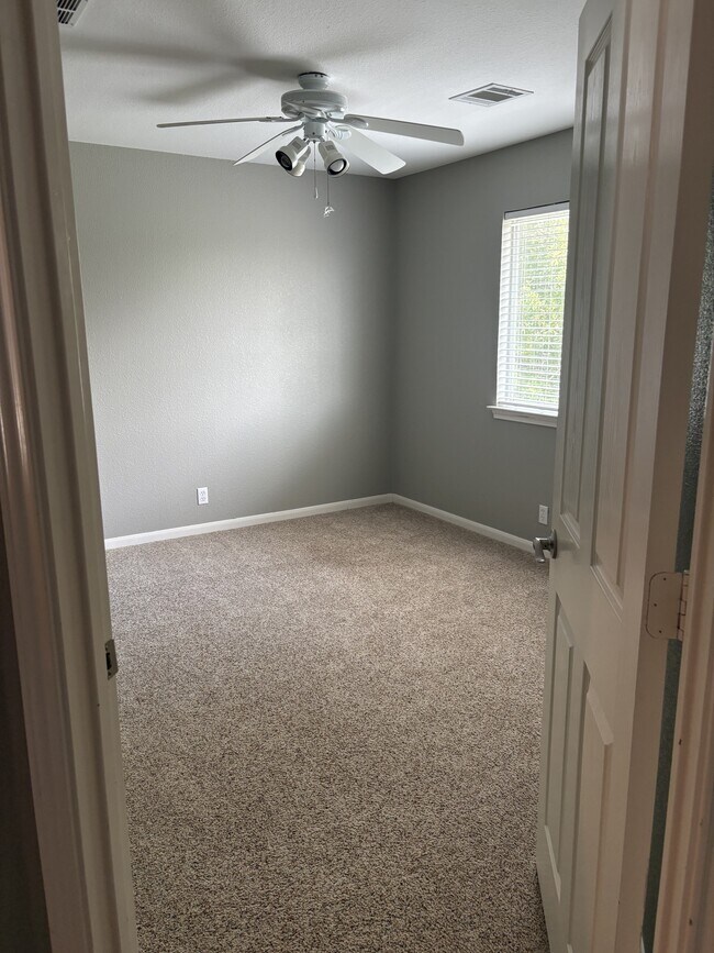 Building Photo - 264 Tierra Grande