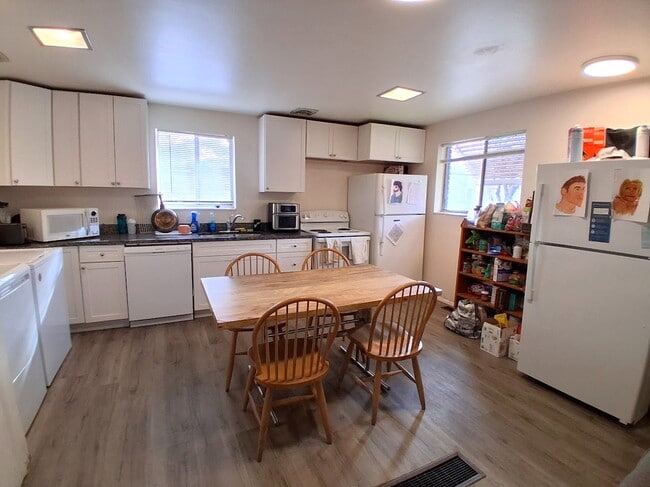 Building Photo - 776 N 600 E