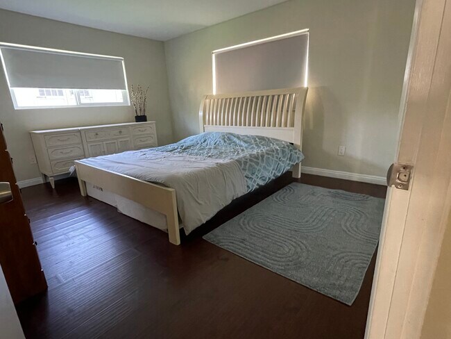 Building Photo - 14680 Penasquitos Dr