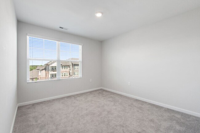 Building Photo - Bright, Spacious & Move-In Ready Townhome ...