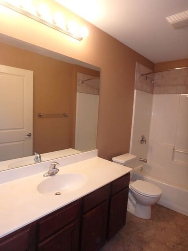 Building Photo - Great 3 Bed 2 Bath House in Mill Creek Manor!