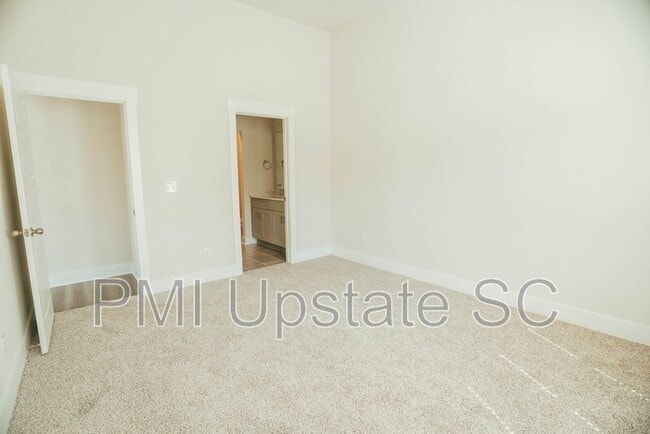 Building Photo - 35 Galley Ln