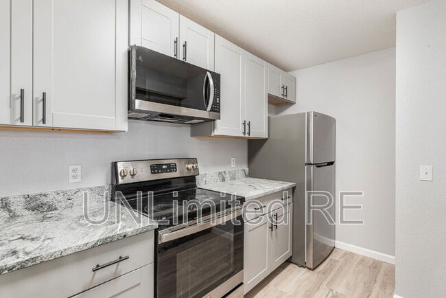 Building Photo - 1385 W University Ave