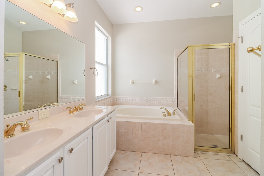 Building Photo - 10445 Meadow Spring Dr