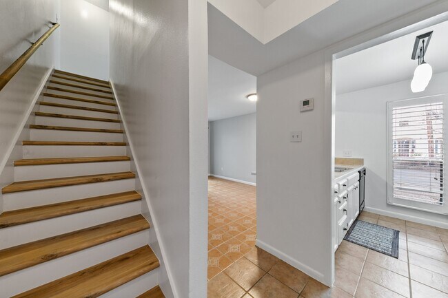 Building Photo - 701 Rosedale St