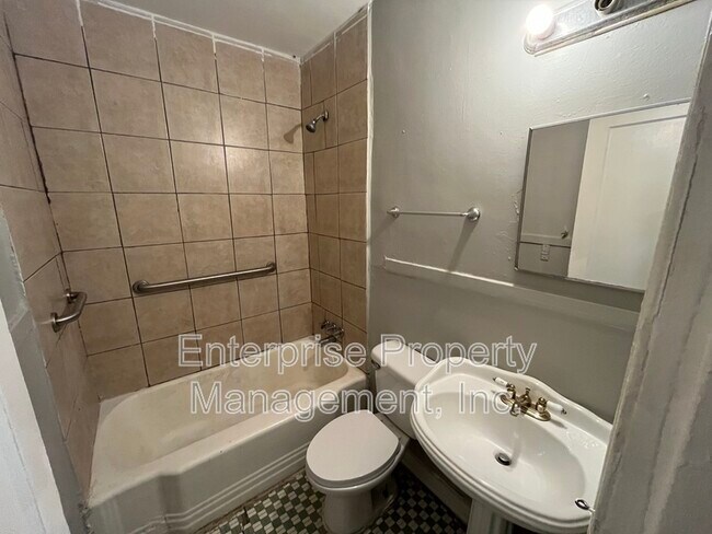 Building Photo - 1041 Railton Rd