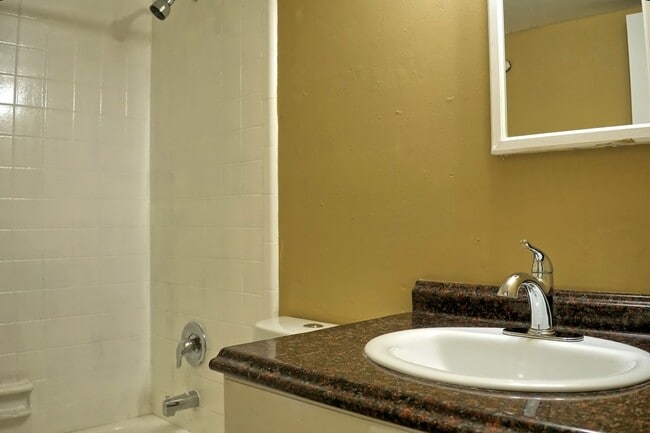 Building Photo - Spacious 2/2 Maitland Townhome with large ...