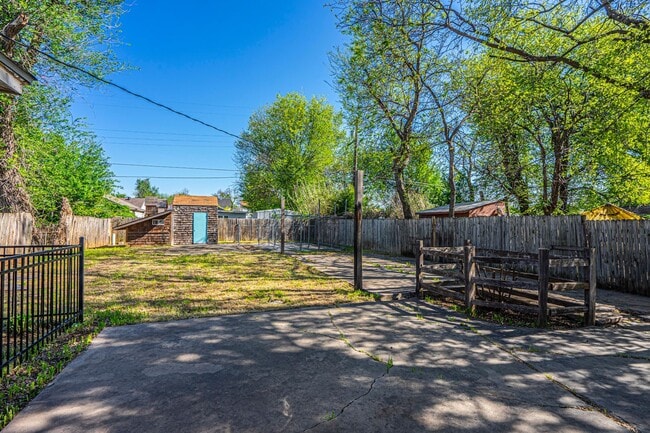 Building Photo - PARK VIEW!!  2 Bed - 1 bath in NW OKC!