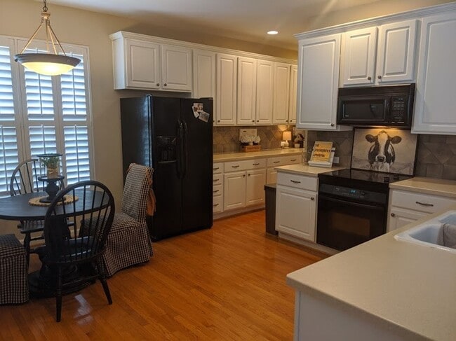 Building Photo - Birkdale Village with Fenced Yard-Huntersv...