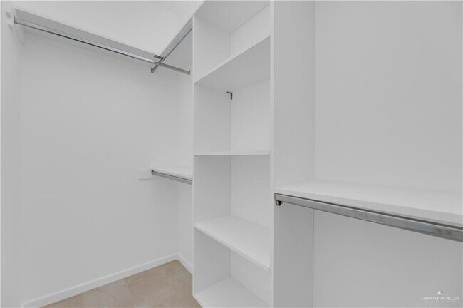 Building Photo - 14 E Mayfair St