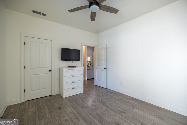 Building Photo - 2539 Tomoka Dr