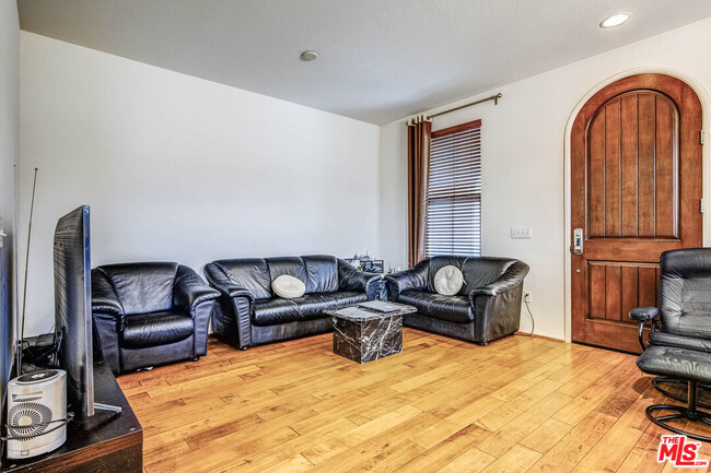 Building Photo - 20421 Paseo Altisse