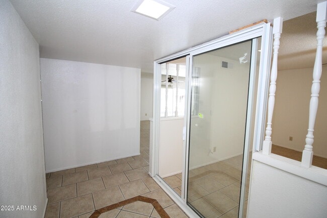 Building Photo - 626 W Paseo Way