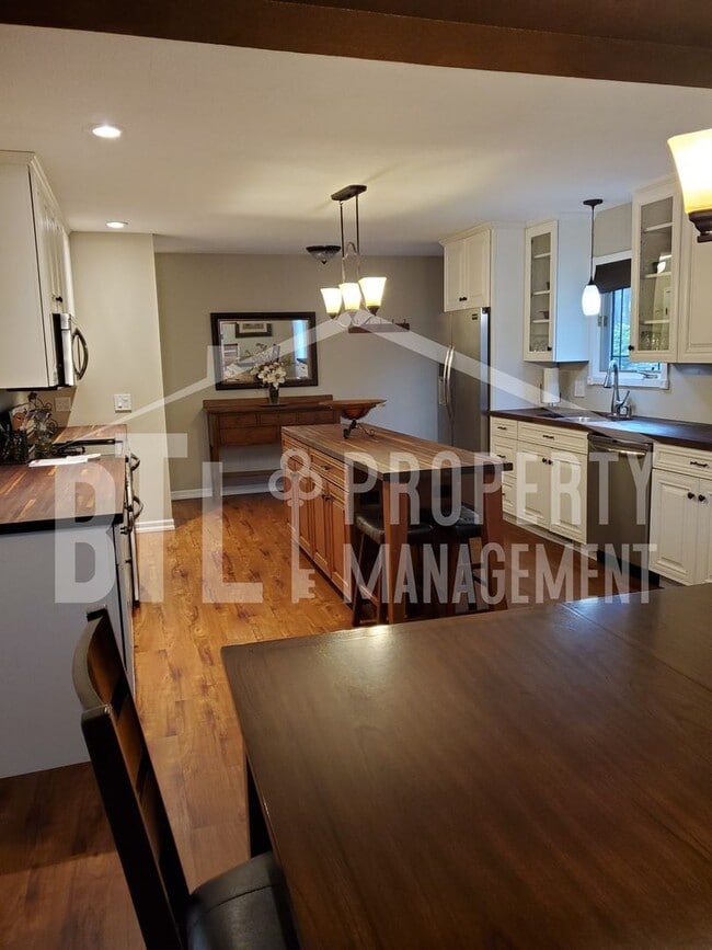 Building Photo - Furnished Kimberling City Duplex! ALL UTIL...