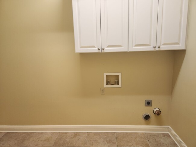 Building Photo - Beautiful 4 Bedroom Home with 3 Baths | 2,692 Sq Ft | $3,300/mo