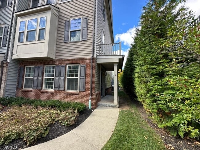 Building Photo - 2 Ambrosia Ct