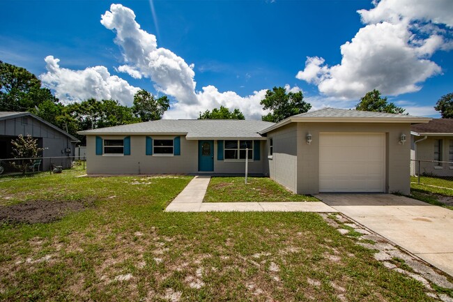 Primary Photo - Mount Dora 4 Bedroom, 2 Bath Single-Family...