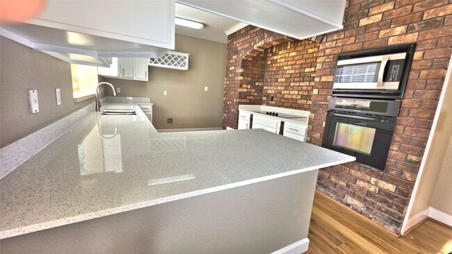 Building Photo - 5803 Cinnamon Creek Cir