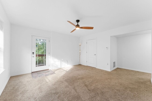 Building Photo - Modern 3-Bedroom Home Near Branson Landing – Available Now!