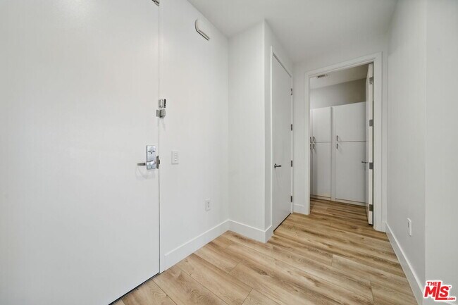 Building Photo - 3223 W 6th St
