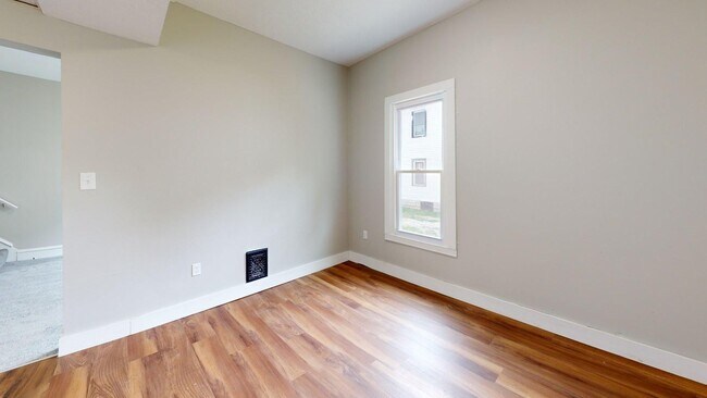 Building Photo - Madison/West Blvd neighborhood: 3 bedroom/1 bath single family home.