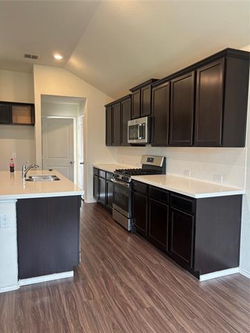 Building Photo - 2065 Alamandine Ave