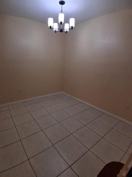 Building Photo - 1425 SE 24th Ct