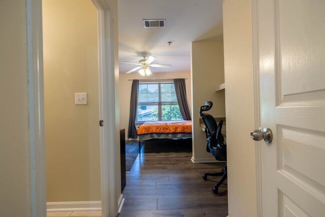 Building Photo - 2 Bedroom at the Woodlands Available NOW