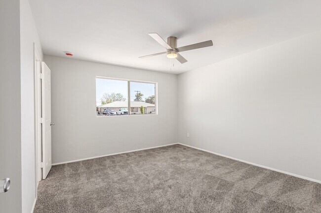 Building Photo - 1238 E Vine Ave
