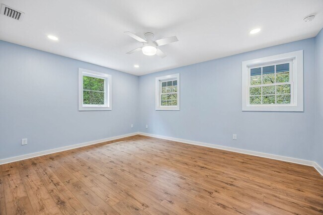 Building Photo - Newly Remodeled Beachside Home – Walk to the Ocean