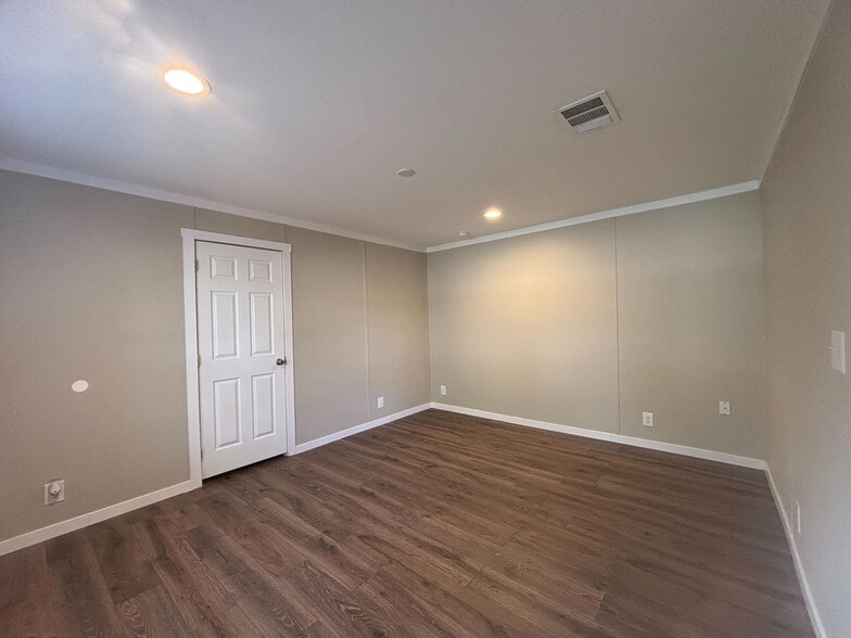 Building Photo - 231 Fryer St