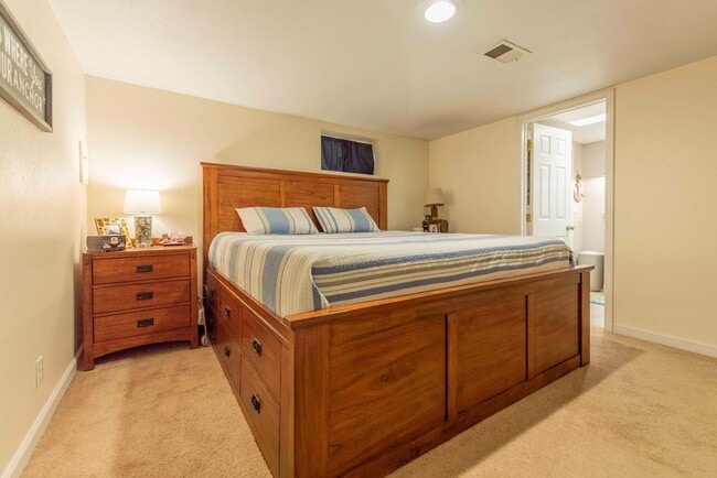 Building Photo - 3-Bedroom Bremerton Classic close to PSNS and Ferries