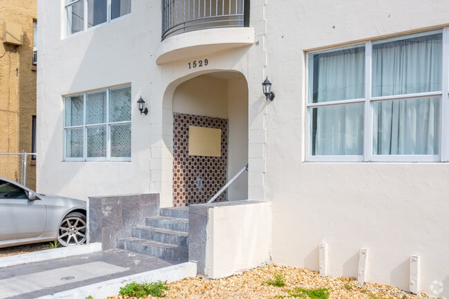 Building Photo - 1529 SW 7TH Street Apartments