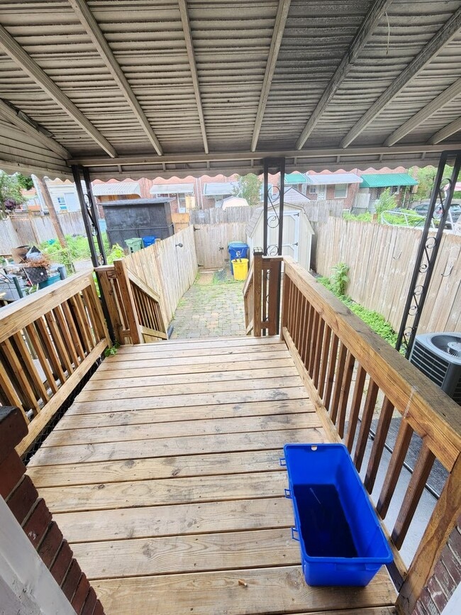 Building Photo - Beatuiful Two Bedroom Town Home