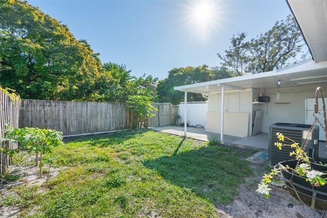 Building Photo - 3805 SW 54th Ave